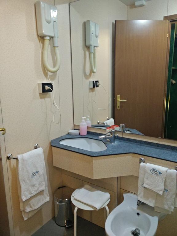 Hotel Suisse ジェノヴァ 部屋 写真